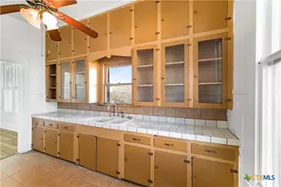 403 W Juan Linn St, Victoria, TX 77901 - Photo 15