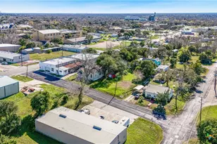 403 W Juan Linn St, Victoria, TX 77901 - Photo 7