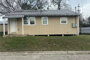 810 S Cameron St, Victoria, TX 77901 - Photo 1