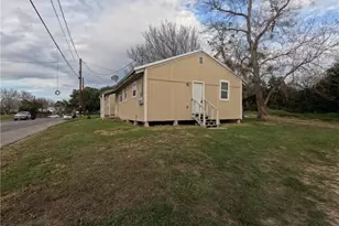 810 S Cameron St, Victoria, TX 77901 - Photo 17