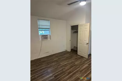 810 S Cameron Street, Victoria, TX 77901 - Photo 13