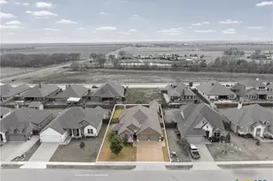 916 Cumberland St, McGregor, TX 76657 - Photo 37