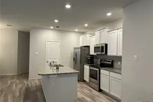 104 Green Jay Dr, Jarrell, TX 76537 - Photo 13