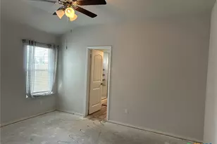 104 Green Jay Dr, Jarrell, TX 76537 - Photo 11