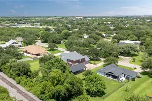 123 Northwood Dr, Cuero, TX 77954 - Photo 9