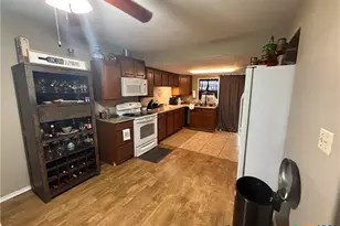 516 Ella St, Port Lavaca, TX 77979 - Photo 3