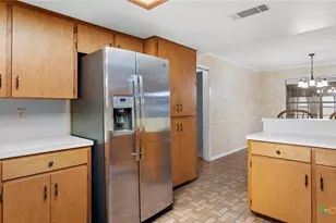 1310 Lakewinds Cir, New Braunfels, TX 78130 - Photo 11