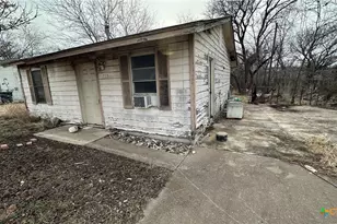 715 W Avenue B, Copperas Cove, TX 76522 - Photo 3