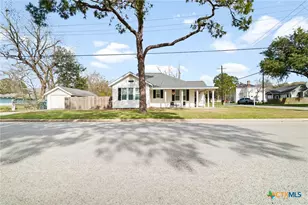 314 W Brackenridge St, Edna, TX 77957 - Photo 1