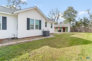 314 W Brackenridge St, Edna, TX 77957 - Photo 21