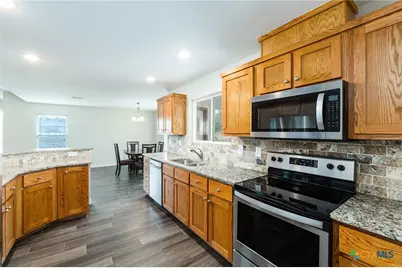 320 Sunrise Hills, Lampasas, TX 76550 - Photo 9