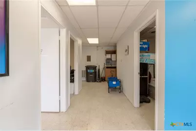 309 S Key Avenue, Lampasas, TX 76550 - Photo 9