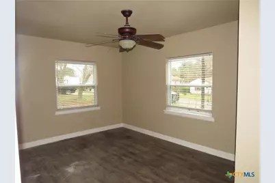 214 E Munroe Avenue, Temple, TX 76501 - Photo 9