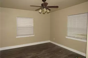 214 E Munroe Ave, Temple, TX 76501 - Photo 11