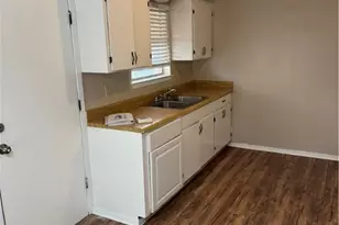 510 N Bauer St, Seguin, TX 78155 - Photo 7