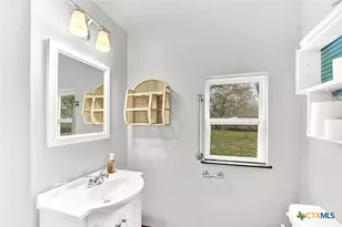 498 County Rd 124, Floresville, TX 78114 - Photo 29