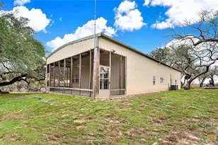 498 County Rd 124, Floresville, TX 78114 - Photo 13