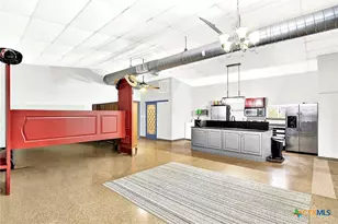 498 County Rd 124, Floresville, TX 78114 - Photo 19