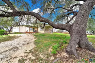 498 County Rd 124, Floresville, TX 78114 - Photo 9