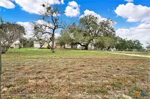 498 County Rd 124, Floresville, TX 78114 - Photo 5