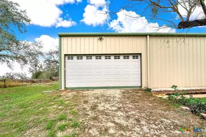 498 County Road 124, Floresville, TX 78114 - Photo 15