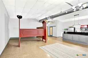 498 County Rd 124, Floresville, TX 78114 - Photo 25