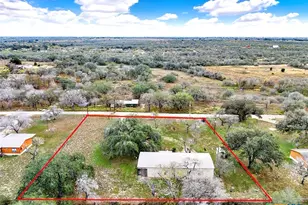 498 County Rd 124, Floresville, TX 78114 - Photo 3