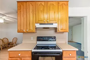 109 Massanet St, Port Lavaca, TX 77979 - Photo 19