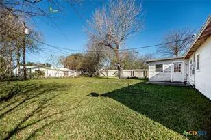 109 Massanet St, Port Lavaca, TX 77979 - Photo 5