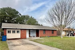 1615 Meadowview Dr, Port Lavaca, TX 77979 - Photo 1