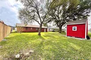 1615 Meadowview Dr, Port Lavaca, TX 77979 - Photo 5