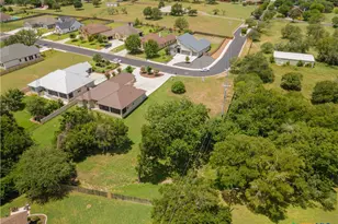 601 Oak Creek Pkwy, Seguin, TX 78155 - Photo 7