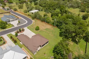 601 Oak Creek Pkwy, Seguin, TX 78155 - Photo 11