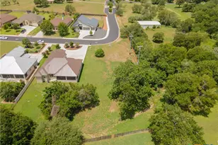 601 Oak Creek Pkwy, Seguin, TX 78155 - Photo 5