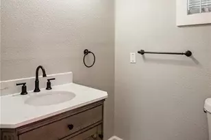 2003 Woodlawn St, Victoria, TX 77901 - Photo 11