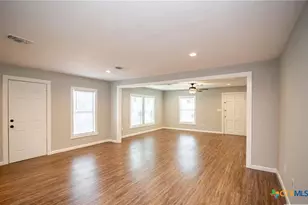 2003 Woodlawn St, Victoria, TX 77901 - Photo 3