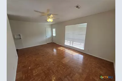 702 E Anaqua Avenue, Victoria, TX 77901 - Photo 9