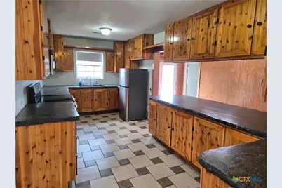 702 E Anaqua Avenue, Victoria, TX 77901 - Photo 13