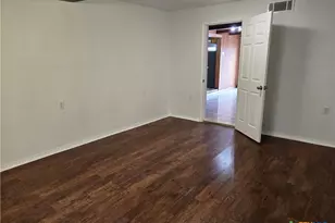 702 E Anaqua Ave, Victoria, TX 77901 - Photo 19