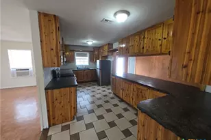 702 E Anaqua Ave, Victoria, TX 77901 - Photo 3