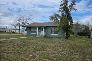702 E Anaqua Ave, Victoria, TX 77901 - Photo 7