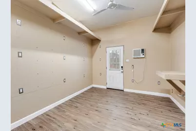 953 E Cedar Street, Seguin, TX 78155 - Photo 25