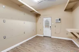 953 E Cedar St, Seguin, TX 78155 - Photo 25