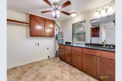 953 E Cedar Street, Seguin, TX 78155 - Photo 11