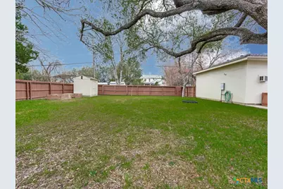953 E Cedar Street, Seguin, TX 78155 - Photo 39