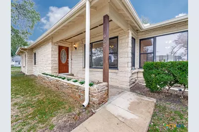 953 E Cedar Street, Seguin, TX 78155 - Photo 5
