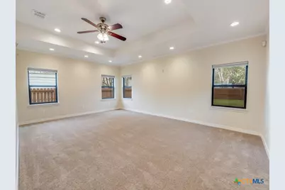 953 E Cedar Street, Seguin, TX 78155 - Photo 15