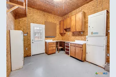 953 E Cedar Street, Seguin, TX 78155 - Photo 31