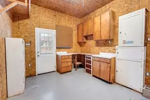 953 E Cedar St, Seguin, TX 78155 - Photo 31