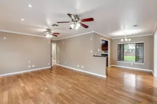 953 E Cedar St, Seguin, TX 78155 - Photo 9